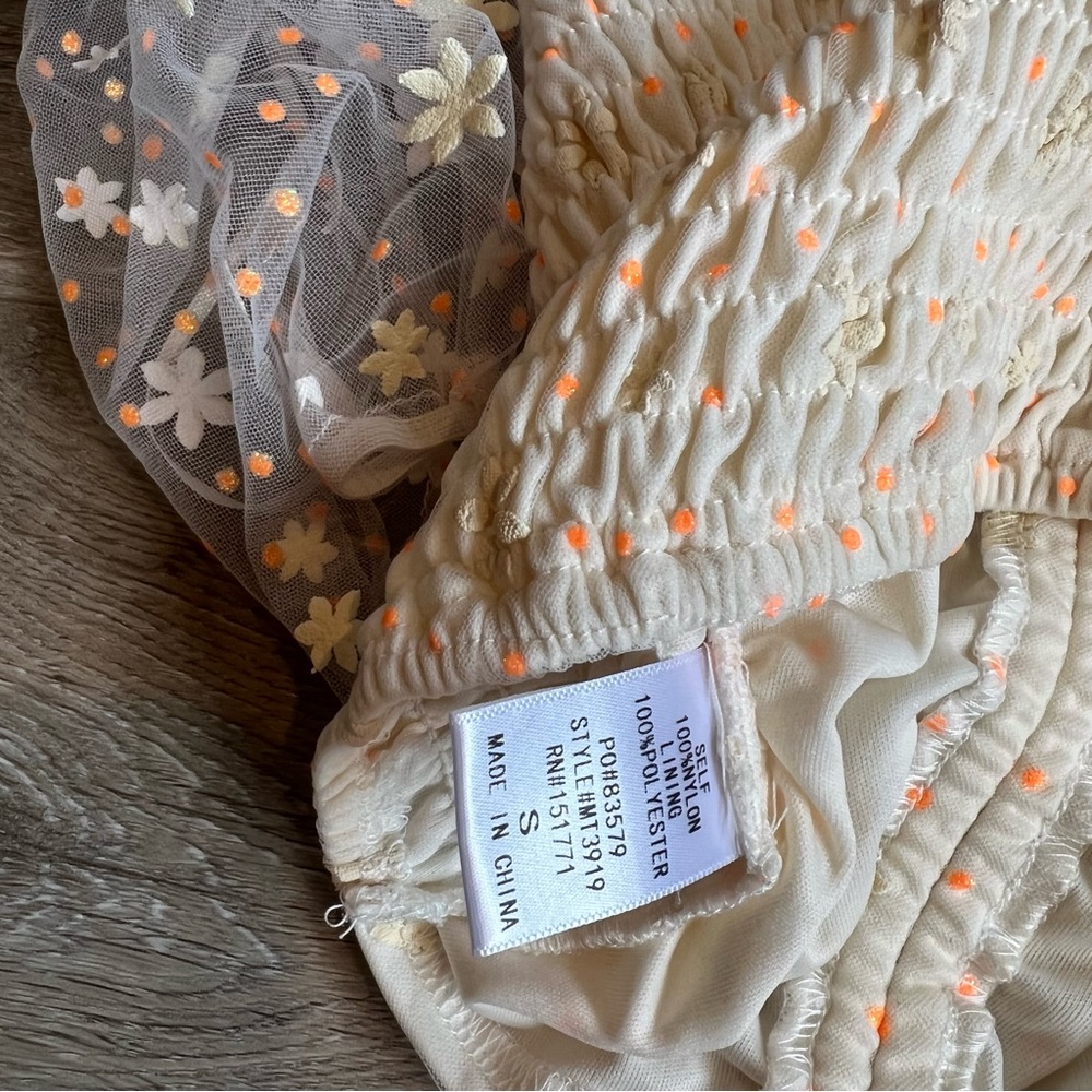 NWT Le Lis Collection glitter floral crop top - Picture 12 of 12